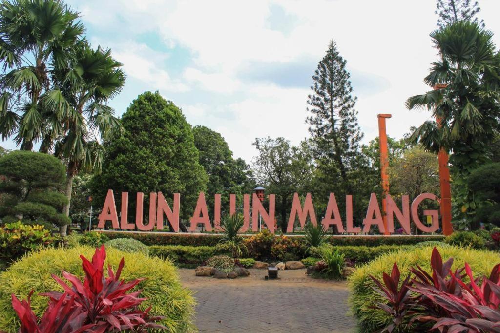 Sawojajar Inn Malang Extérieur photo
