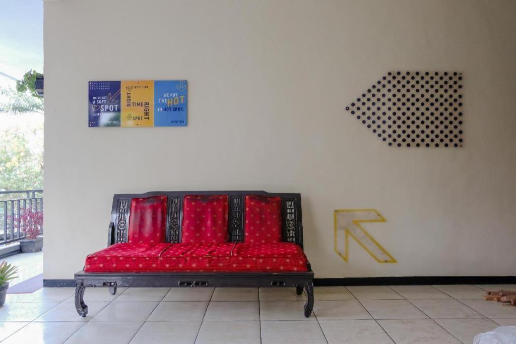Sawojajar Inn Malang Extérieur photo